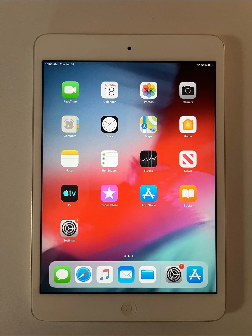 Apple iPad Mini White with Silver Trim - 7.9